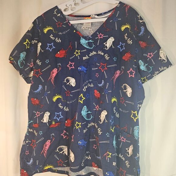 Dr. Seuss One Fish‎ Two Fish Red White Blue Fish Scrub Top Size Xl 3 pocket - Picture 1 of 8